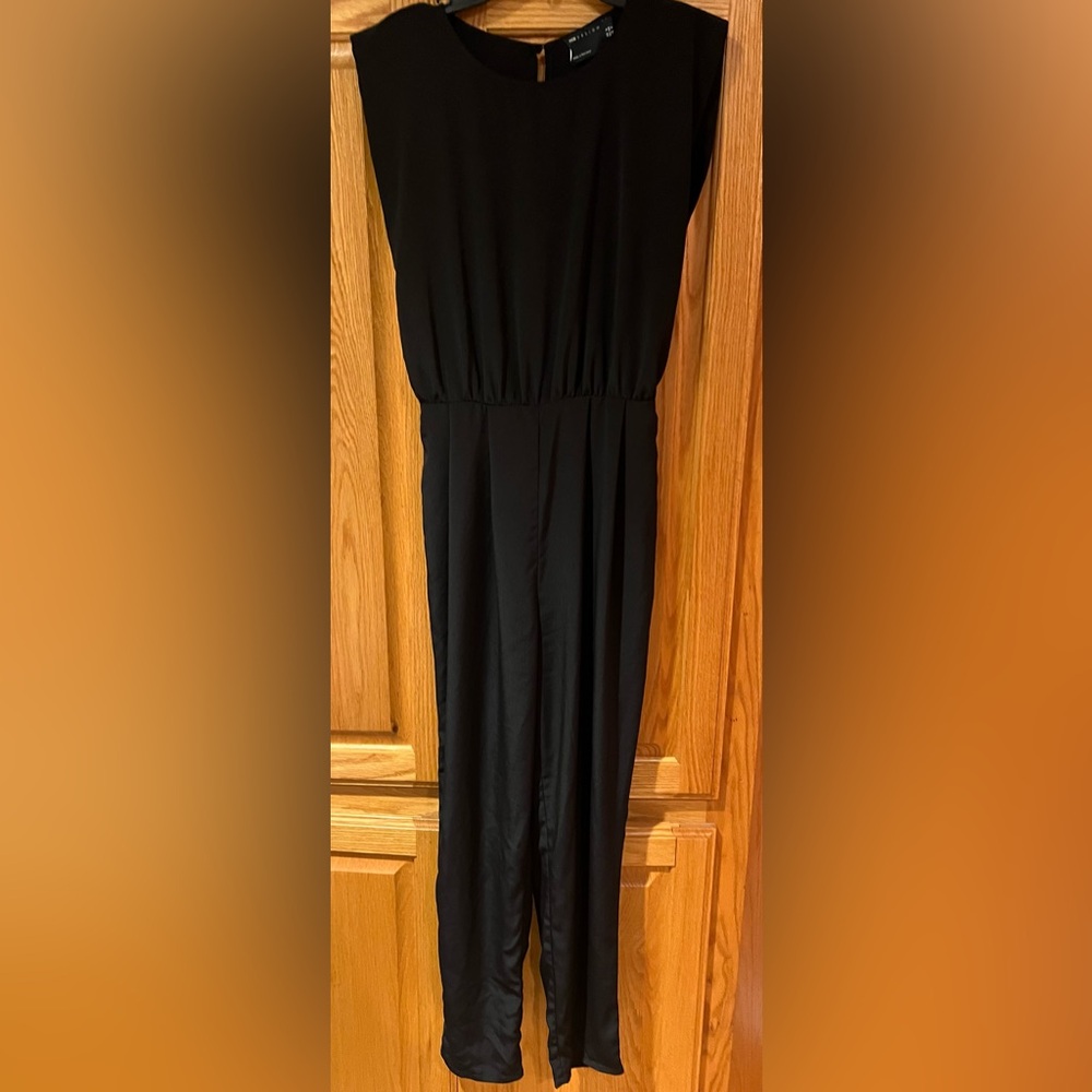ASOS Cropped Cap Sleeves Open Back Elastic Waist Black Viscose Jumpsuit Size 2‎
